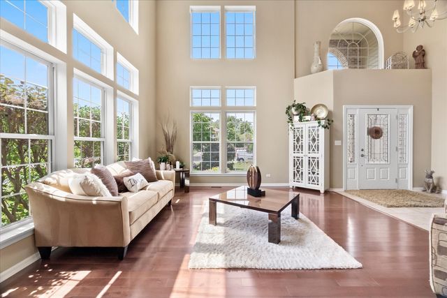 1225 Mallard Lane, Hoffman Estates, IL 60192