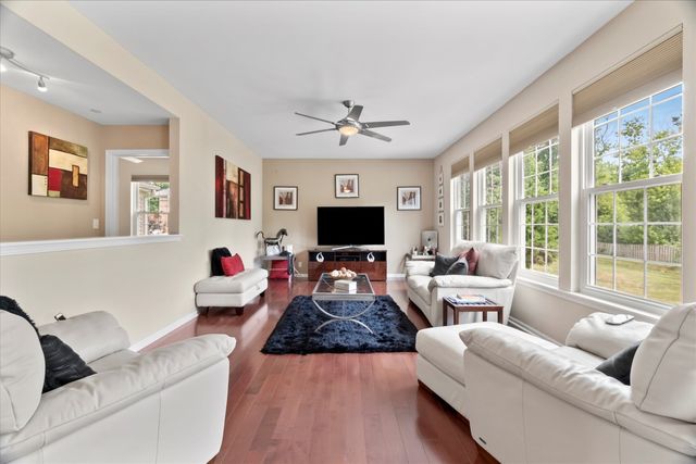 1225 Mallard Lane, Hoffman Estates, IL 60192