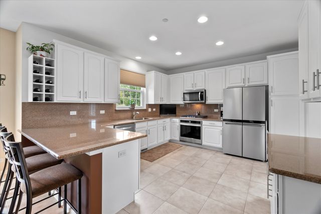 1225 Mallard Lane, Hoffman Estates, IL 60192
