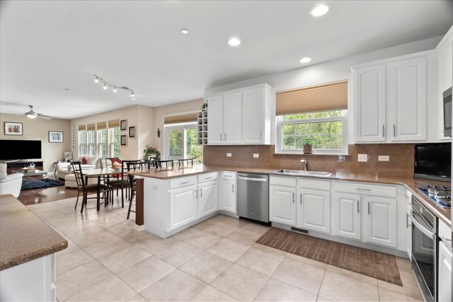 1225 Mallard Lane, Hoffman Estates, IL 60192