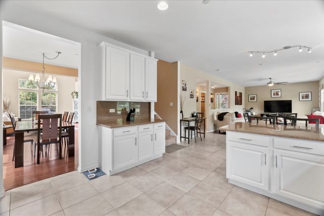 1225 Mallard Lane, Hoffman Estates, IL 60192