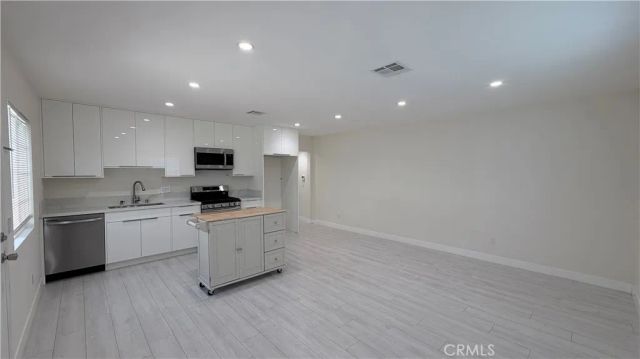 20210 Hartland Street, Winnetka, CA 91306
