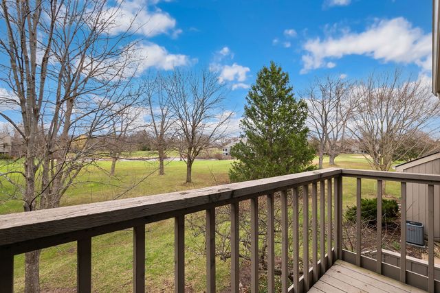 1331 Oak Hill Road, Lake Barrington, IL 60010