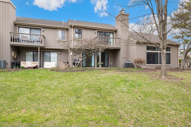 1331 Oak Hill Road, Lake Barrington, IL 60010