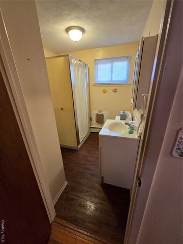 715 McCall Avenue, West Islip, NY 11795