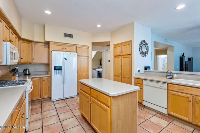 7831 E Solace Place, Tucson, AZ 85750