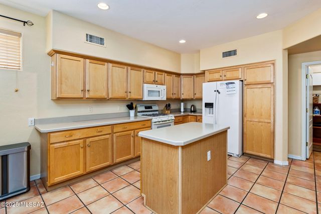 7831 E Solace Place, Tucson, AZ 85750