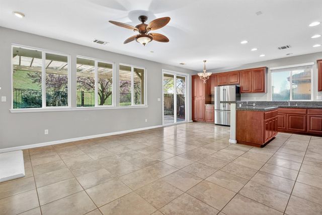 249 Gold King Dr, Valley Springs, CA 95252