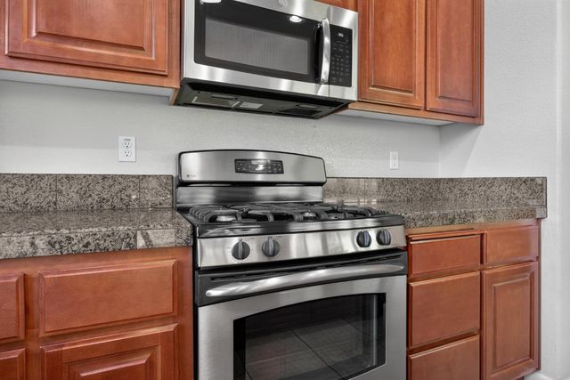 249 Gold King Dr, Valley Springs, CA 95252