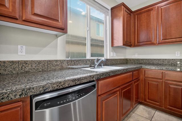 249 Gold King Dr, Valley Springs, CA 95252