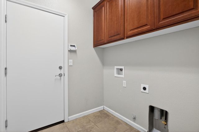 249 Gold King Dr, Valley Springs, CA 95252