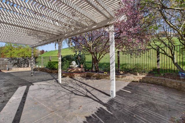 249 Gold King Dr, Valley Springs, CA 95252