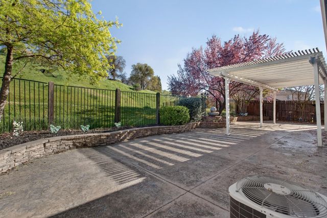 249 Gold King Dr, Valley Springs, CA 95252