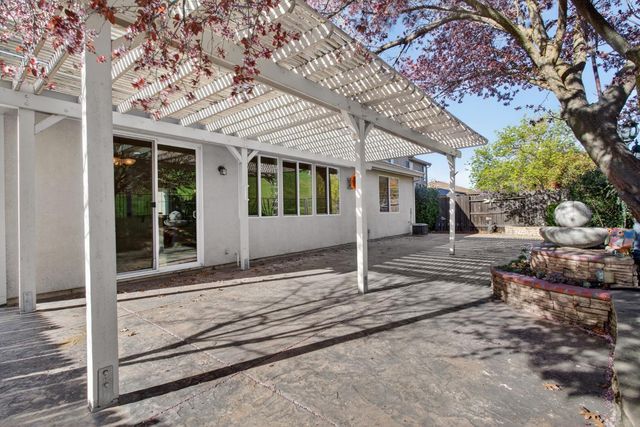 249 Gold King Dr, Valley Springs, CA 95252