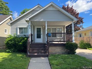 429 E Milton Avenue, Hazel Park, MI 48030