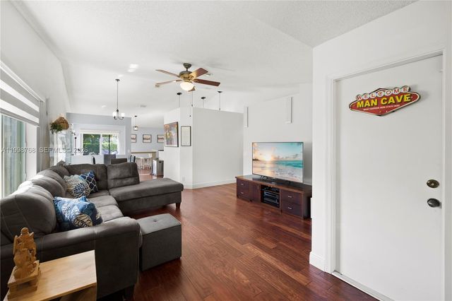 1413 Majesty Ter, Weston, FL 33327