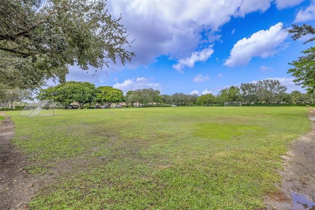 1413 Majesty Ter, Weston, FL 33327