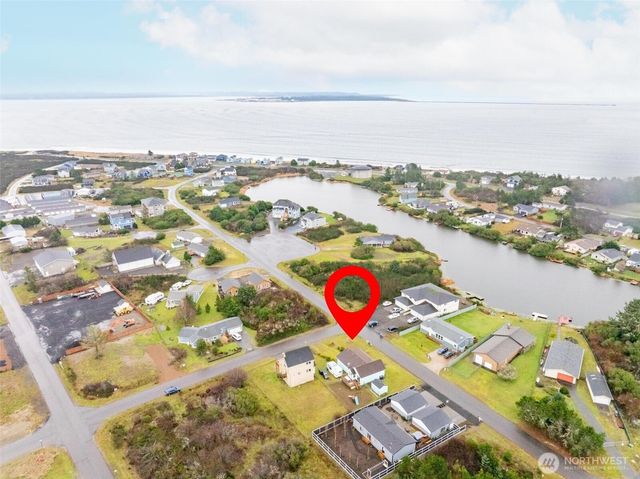 952 Wawona Avenue SE, Ocean Shores, WA 98569