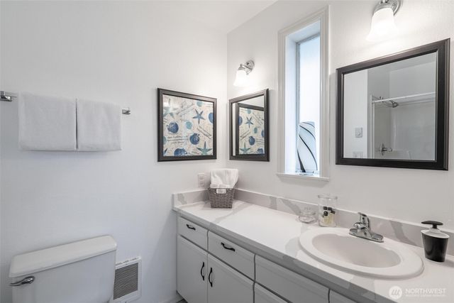 952 Wawona Avenue SE, Ocean Shores, WA 98569