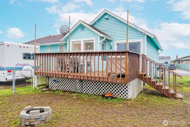 952 Wawona Avenue SE, Ocean Shores, WA 98569