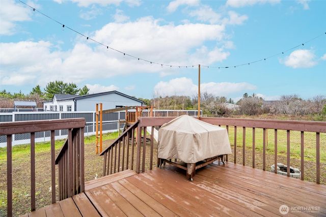 952 Wawona Avenue SE, Ocean Shores, WA 98569