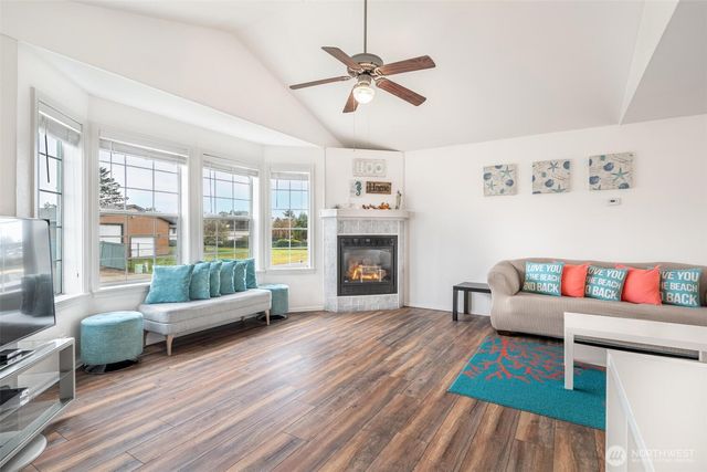 952 Wawona Avenue SE, Ocean Shores, WA 98569