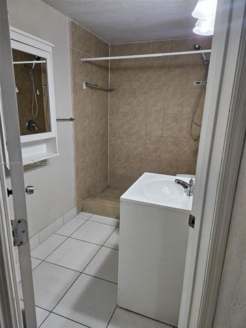3431 SW 4th St 1, Miami, FL 33135