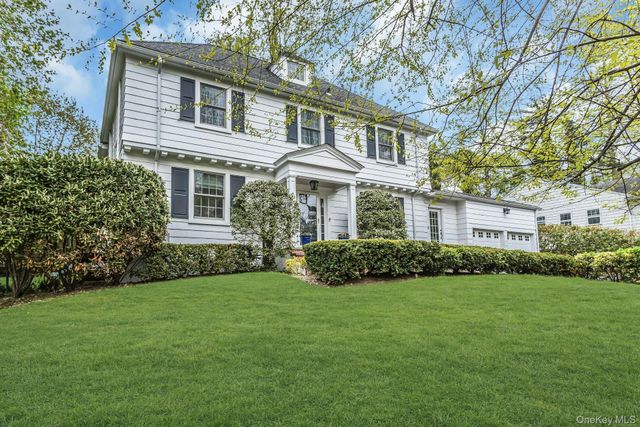 21 The Birches, Roslyn Estates, NY 11576