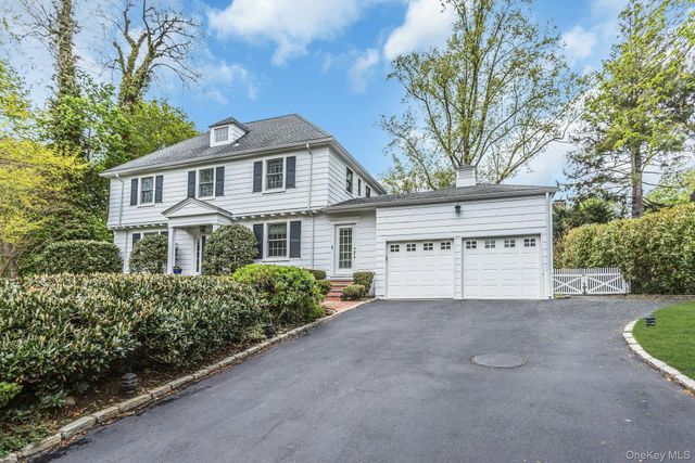 21 The Birches, Roslyn Estates, NY 11576
