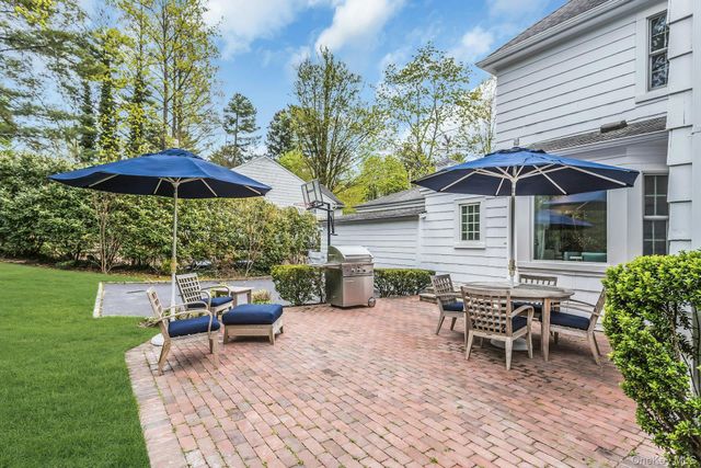 21 The Birches, Roslyn Estates, NY 11576