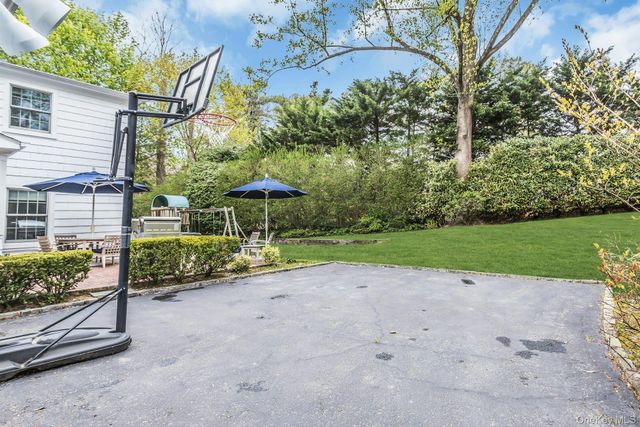 21 The Birches, Roslyn Estates, NY 11576