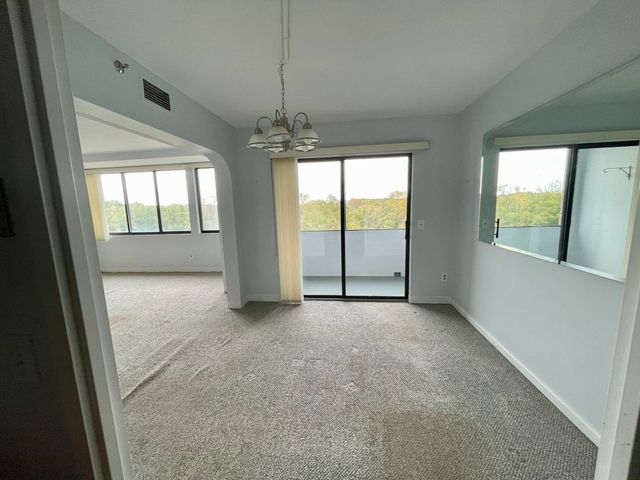250 Hammond Pond Parkway 812 N, Newton, MA 02467