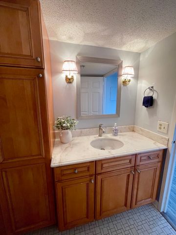 250 Hammond Pond Parkway 812 N, Newton, MA 02467