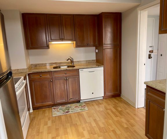 250 Hammond Pond Parkway 812 N, Newton, MA 02467