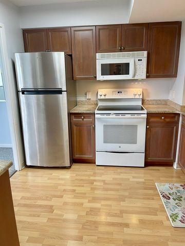 250 Hammond Pond Parkway 812 N, Newton, MA 02467