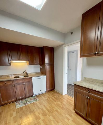 250 Hammond Pond Parkway 812 N, Newton, MA 02467