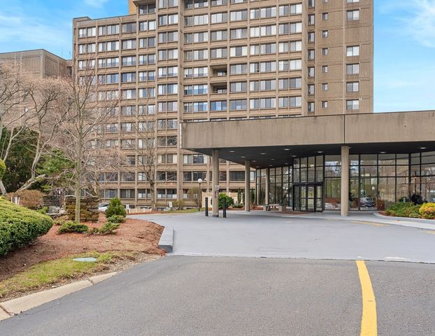 250 Hammond Pond Parkway 812 N, Newton, MA 02467
