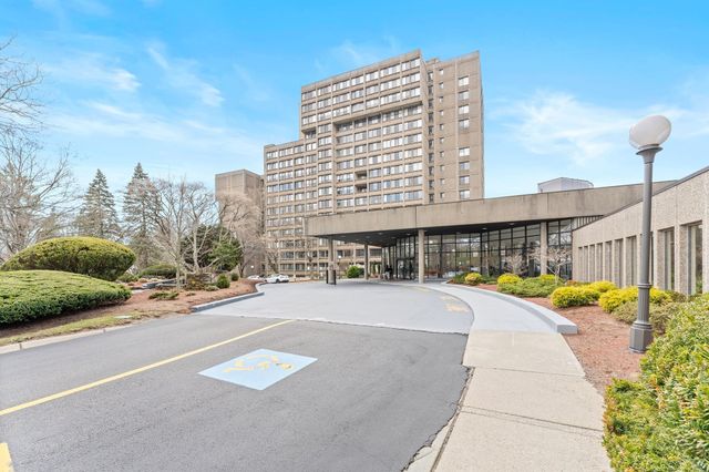 250 Hammond Pond Parkway 812 N, Newton, MA 02467