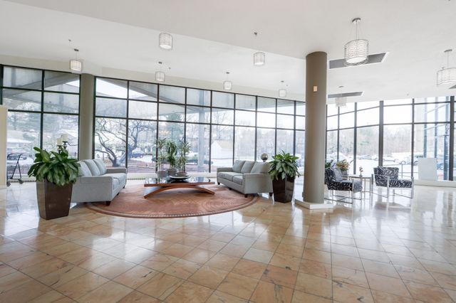 250 Hammond Pond Parkway 812 N, Newton, MA 02467