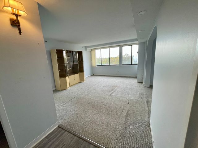 250 Hammond Pond Parkway 812 N, Newton, MA 02467