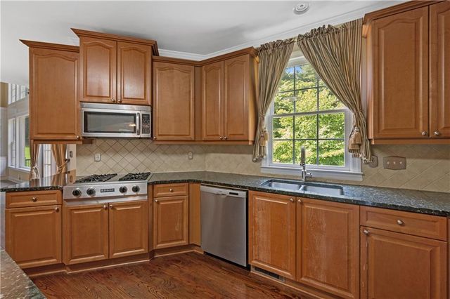 562 Vinings Springs Drive SE, Mableton, GA 30126