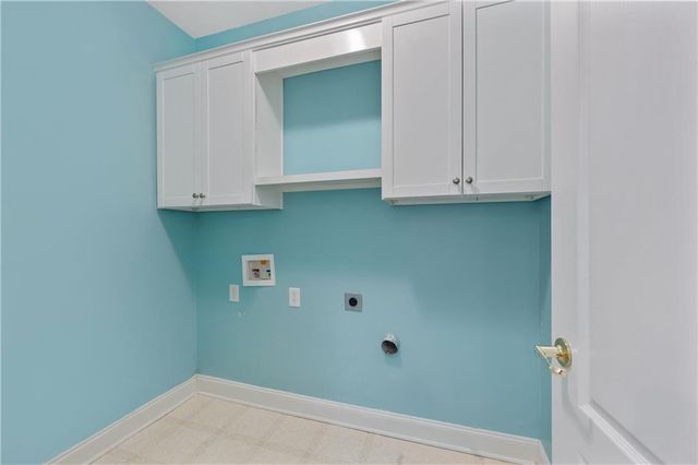 562 Vinings Springs Drive SE, Mableton, GA 30126