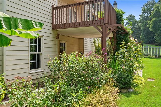 562 Vinings Springs Drive SE, Mableton, GA 30126