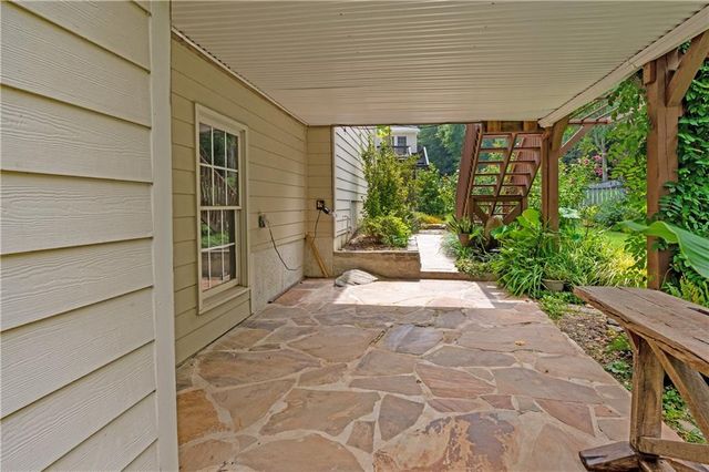 562 Vinings Springs Drive SE, Mableton, GA 30126