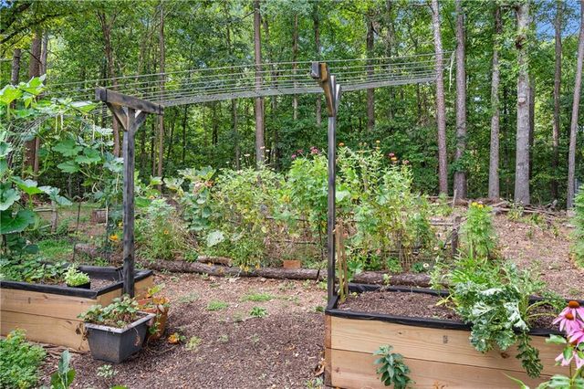 562 Vinings Springs Drive SE, Mableton, GA 30126
