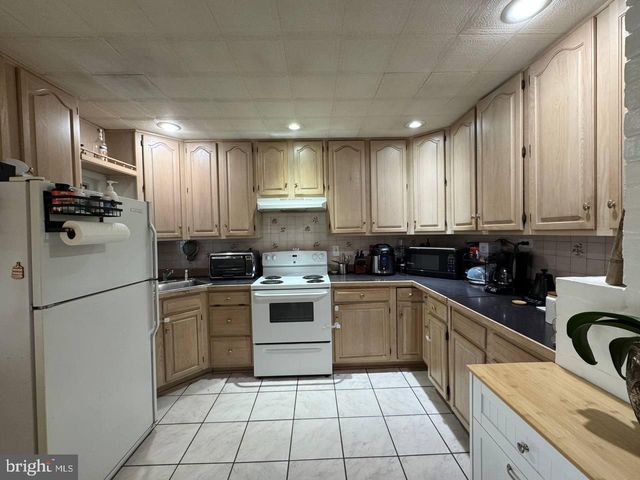 123 ELDERBERRY DR, Levittown, PA 19054