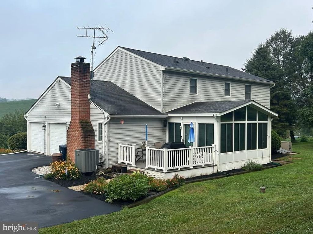 465 OLEY RD, Fleetwood, PA 19522