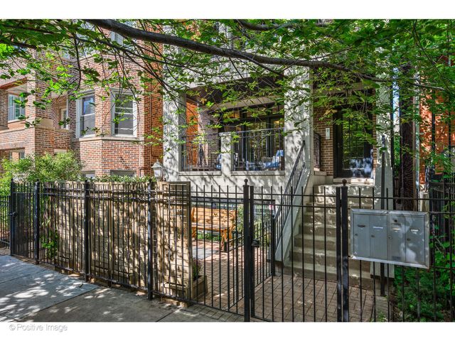 862 W Roscoe Street 1, Chicago, IL 60657