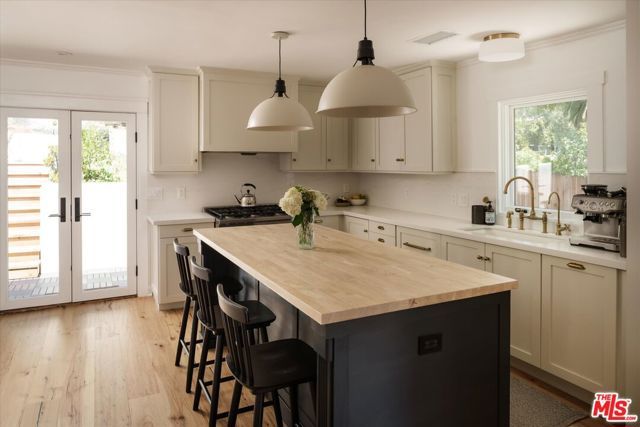 1130 El Paso Drive, Los Angeles, CA 90065