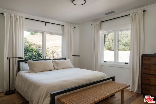 1130 El Paso Drive, Los Angeles, CA 90065
